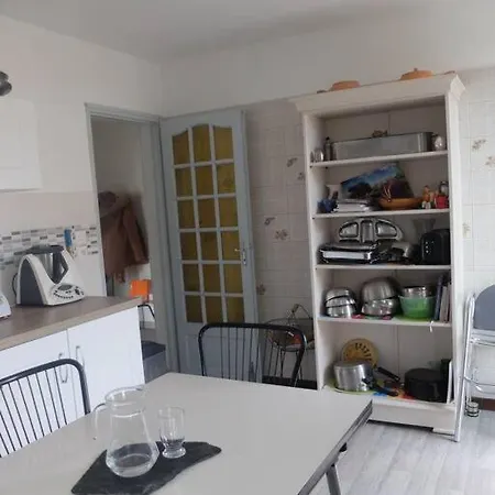 Holiday home Maison Avec Jardins A 5 Mn De La Gare De La Rochelle Aytre