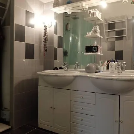 Maison Avec Jardins A 5 Mn De La Gare De La Rochelle Holiday home *